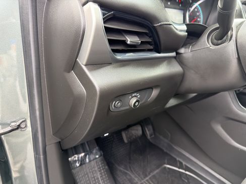 Used 2023 Chevrolet Traverse LT FWD image 28