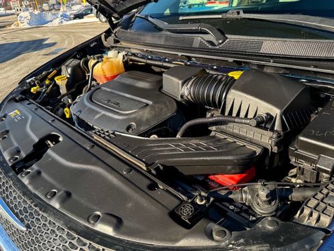 Used 2020 Chrysler Pacifica Touring-L image 31