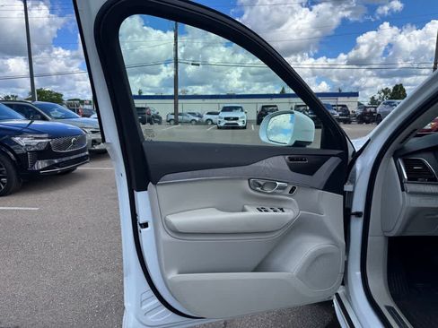 Used 2024 Volvo XC90 T8 Plus w/ Protection Package Premier AWD/4WD image 17