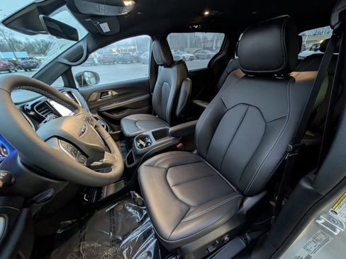 New 2026 Chrysler Voyager LX FWD image 15