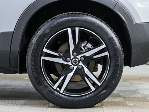 Certified 2025 Volvo XC40 B5 Core image 39