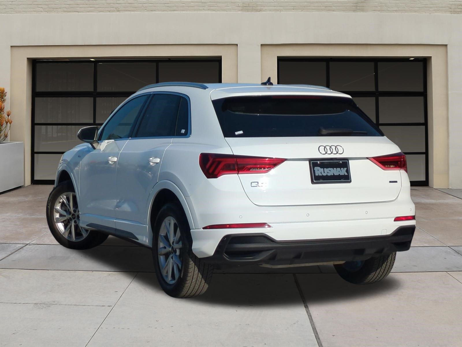 Used 2023 Audi Q3 2.0T Premium w/ Convenience Package AWD/4WD image 2