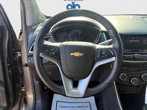 Used 2022 Chevrolet Trax LT w/ Driver Confidence Package AWD/4WD image 12