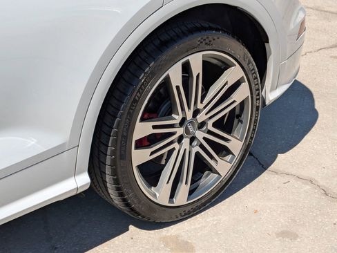 Used 2020 Audi SQ5 Premium Plus w/ Premium Plus Package image 9