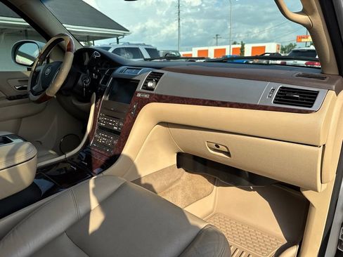 Used 2012 Cadillac Escalade ESV Luxury AWD/4WD image 41