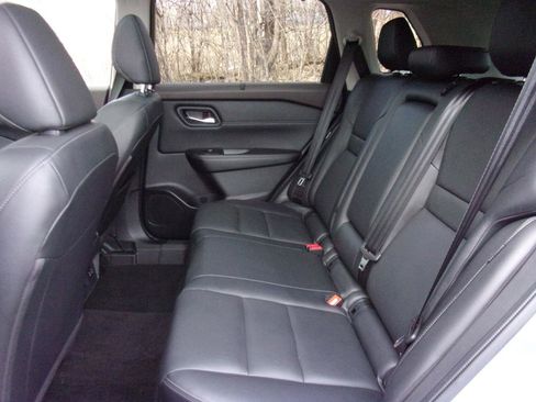 Used 2023 Nissan Rogue SL w/ SL Premium Package image 11