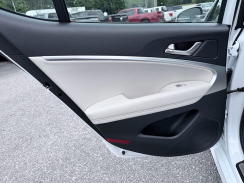 Used 2025 Genesis G70 2.5T AWD/4WD image 32