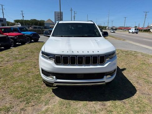 Used 2025 Jeep Wagoneer Series III w/ Premium Group I AWD/4WD image 2