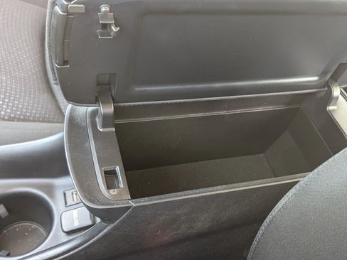 Used 2022 Toyota Prius LE AWD/4WD image 27