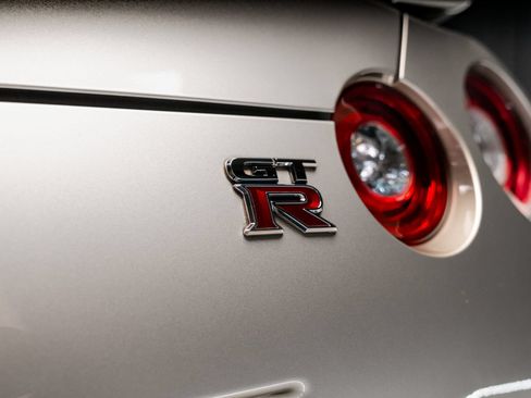 Used 2016 Nissan GT-R Premium AWD/4WD image 7