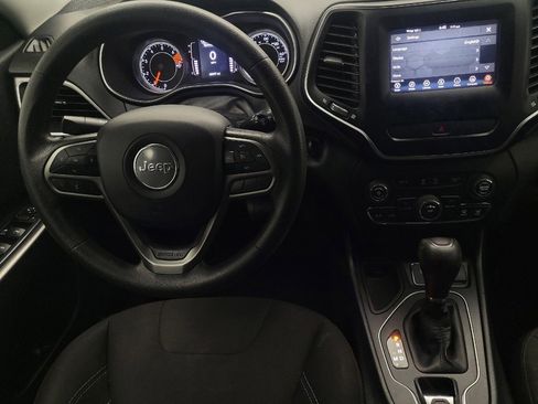 Used 2019 Jeep Cherokee Latitude w/ Popular Appearance Group FWD image 22