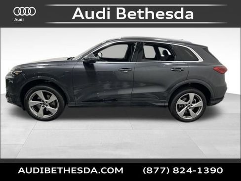 Certified 2025 Audi Q5 Premium AWD/4WD image 4