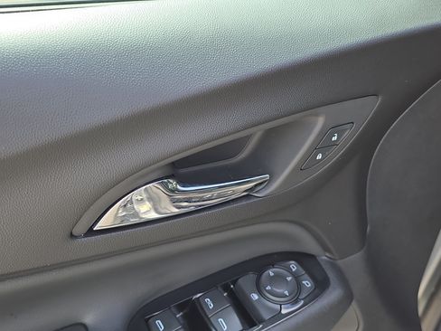 Used 2024 Chevrolet Equinox Premier FWD image 19