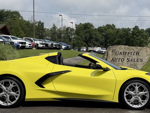 Used 2023 Chevrolet Corvette Stingray Premium Cpe w/ 3LT RWD image 2