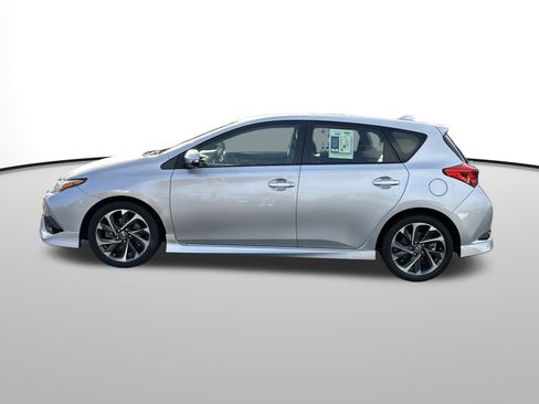 Used 2017 Toyota Corolla iM image 2