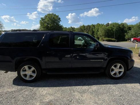 Used 2009 Chevrolet Suburban LT image 13