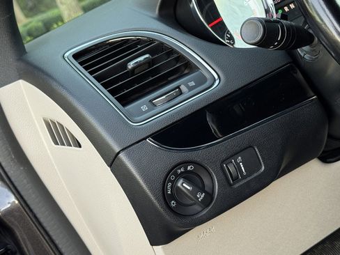 Used 2020 Dodge Grand Caravan SXT image 34