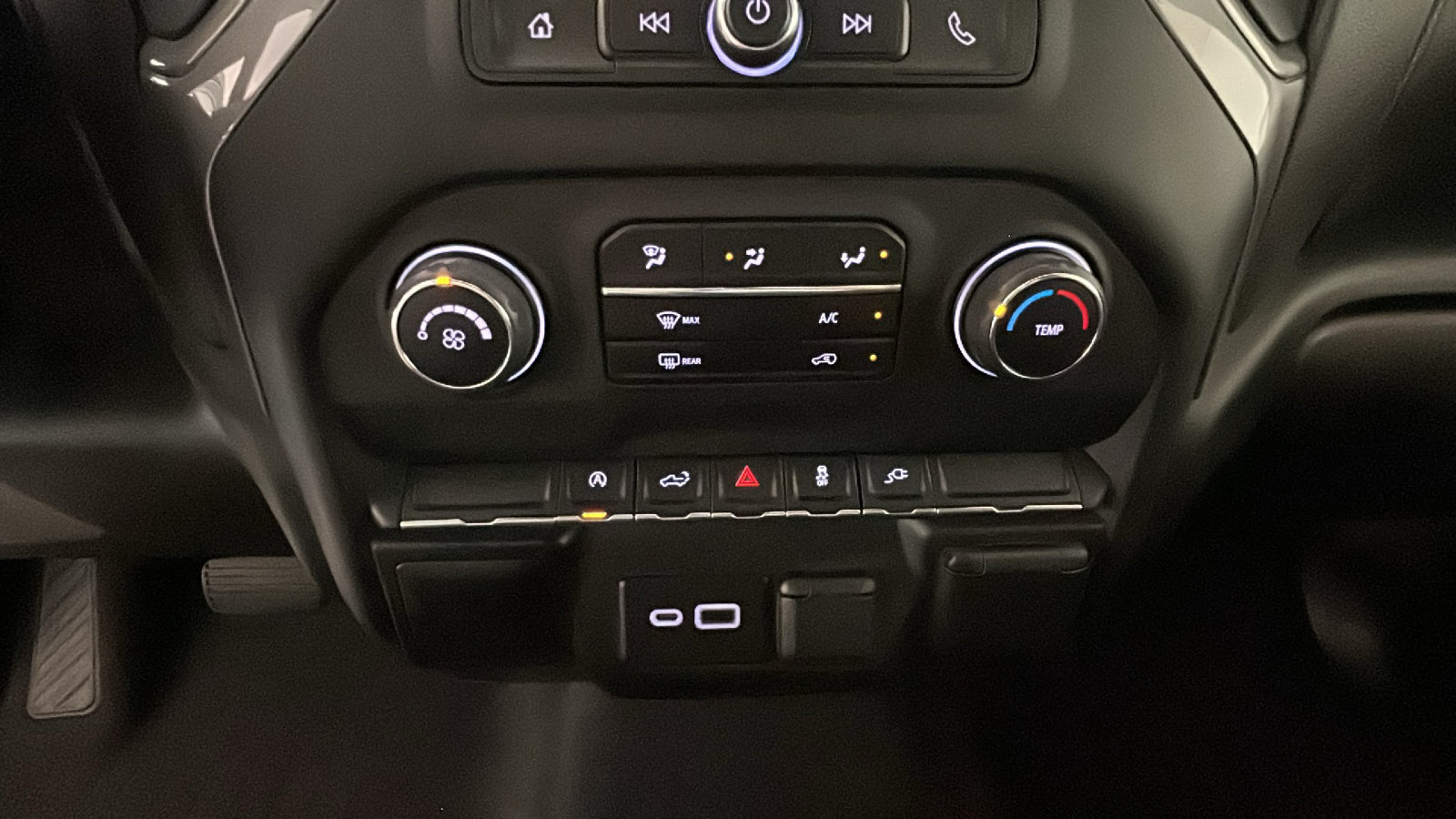 Used 2021 Chevrolet Silverado 1500 Custom w/ LPO, Dark Essentials Package AWD/4WD image 26