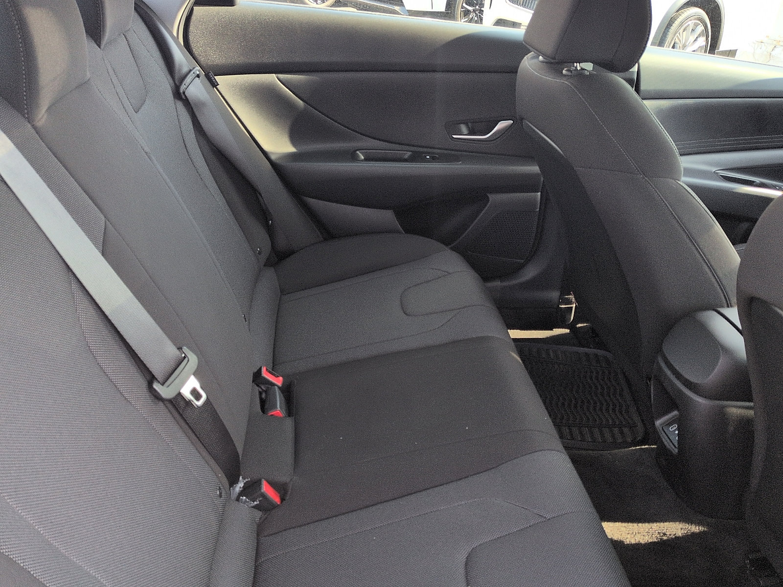 Used 2025 Hyundai Elantra SE FWD image 8
