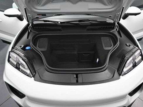 Certified 2025 Porsche Macan Electric RWD image 23