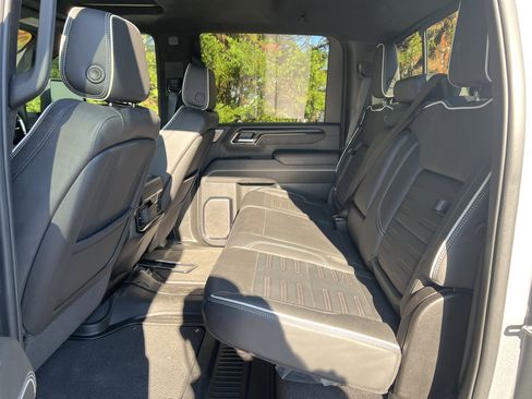 Used 2025 GMC Sierra 2500 AT4X image 31