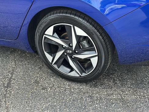 Used 2023 Hyundai Elantra Limited FWD image 9