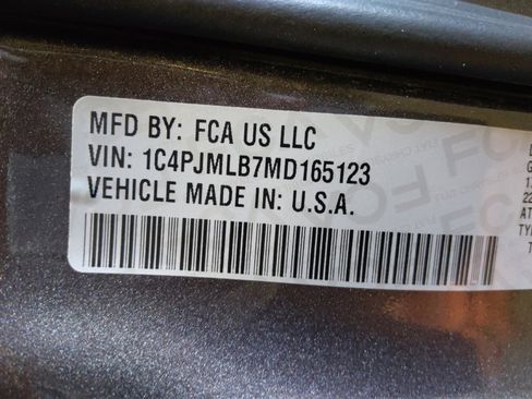 Used 2021 Jeep Cherokee Latitude Plus AWD/4WD image 33
