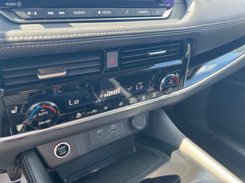 Used 2023 Nissan Rogue SL FWD image 19