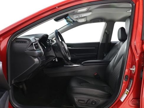 Used 2019 Toyota Camry SE FWD image 17