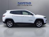 Used 2024 Jeep Compass Latitude image 2