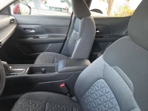 Used 2025 Nissan Kicks SV FWD image 5