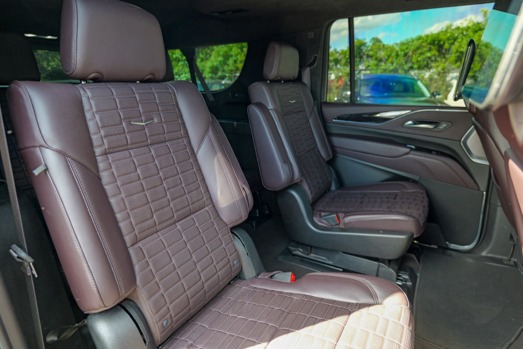 Used 2024 Cadillac Escalade ESV Premium Luxury Platinum AWD/4WD image 36