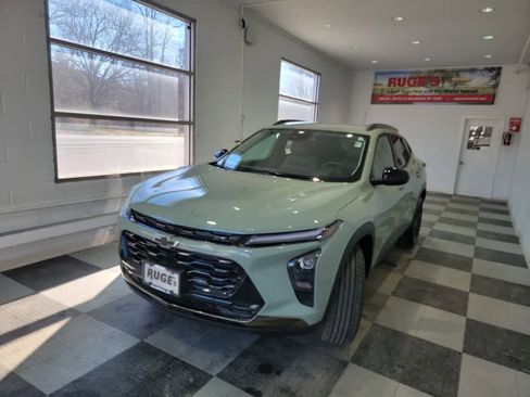 Used 2025 Chevrolet Trax ACTIV image 2