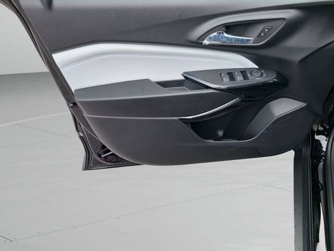 New 2026 Chevrolet Trax LT w/ Midnight Edition FWD image 17