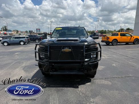 Used 2024 Chevrolet Silverado 2500 Custom w/ Custom Convenience Package AWD/4WD image 8