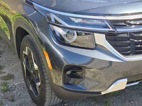 Certified 2025 Kia Seltos EX FWD image 4