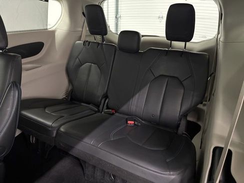 Used 2021 Chrysler Pacifica Touring-L w/ Uconnect Theater Family Group image 21