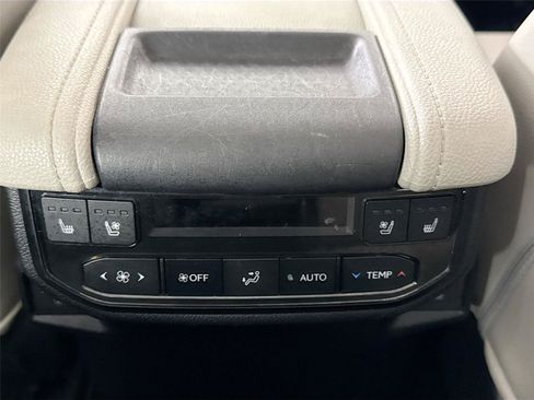 Certified 2024 Toyota Grand Highlander AWD image 37