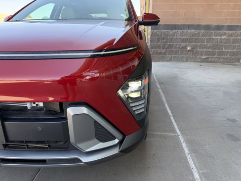 Used 2025 Hyundai Kona Limited FWD image 11