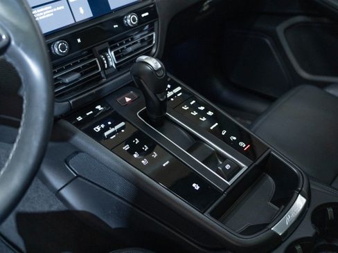 Certified 2023 Porsche Macan AWD/4WD image 21