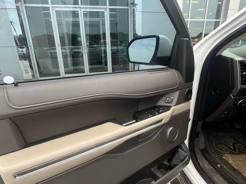 Used 2018 Ford Expedition XLT w/ Equipment Group 202A RWD image 7