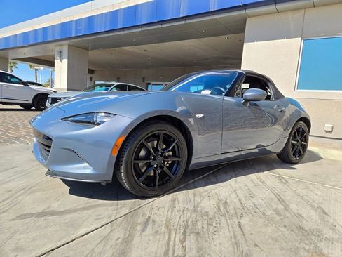 Used 2021 MAZDA MX-5 Miata Grand Touring RWD image 2