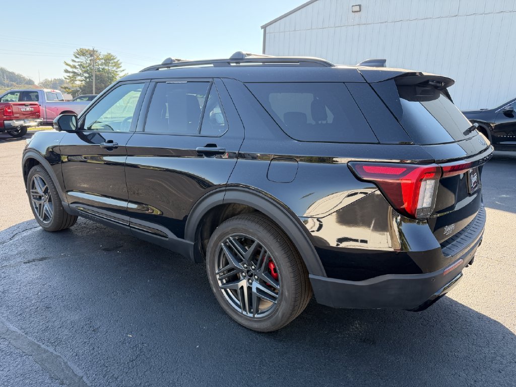Used 2025 Ford Explorer ST-Line w/ Premium Package AWD/4WD image 7