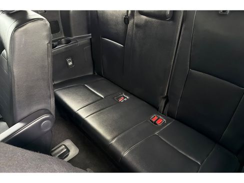 Certified 2025 Toyota Highlander XLE FWD image 17