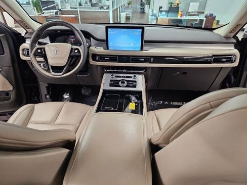 Used 2023 Lincoln Aviator AWD w/ Premium Package image 9