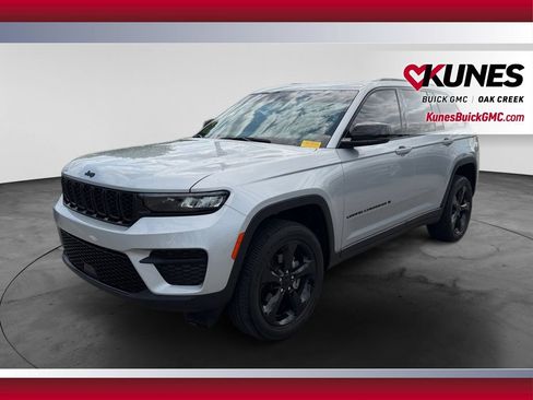 Used 2023 Jeep Grand Cherokee Altitude AWD/4WD image 5