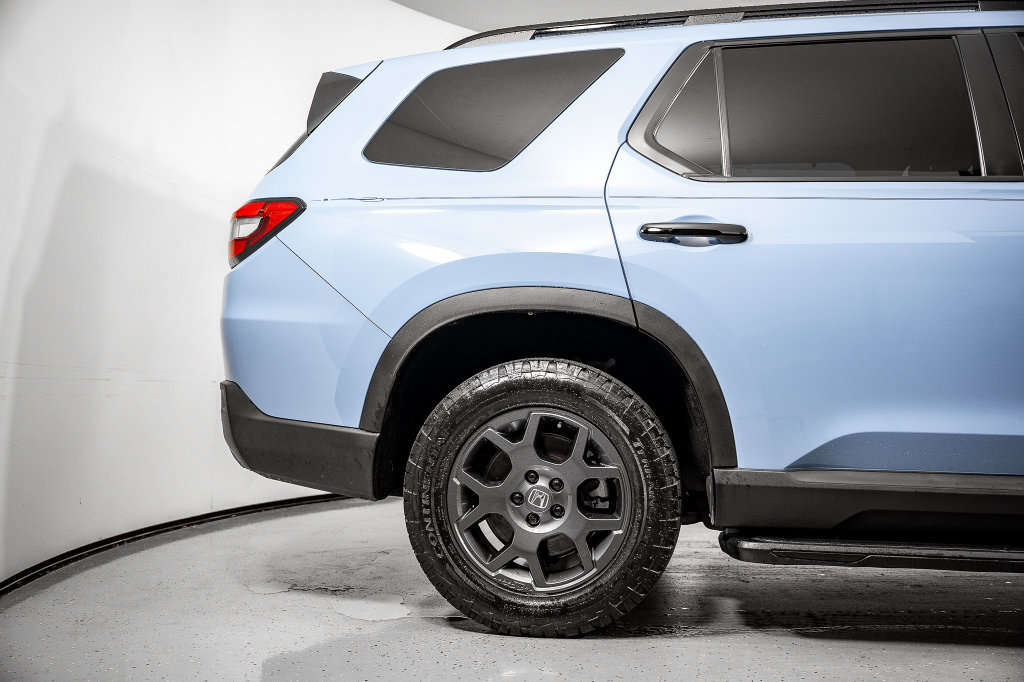 Used 2025 Honda Pilot TrailSport image 5
