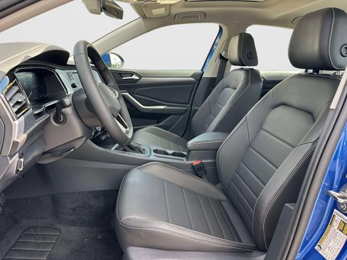 Certified 2023 Volkswagen Jetta SE w/ Panoramic Sunroof Package FWD image 13