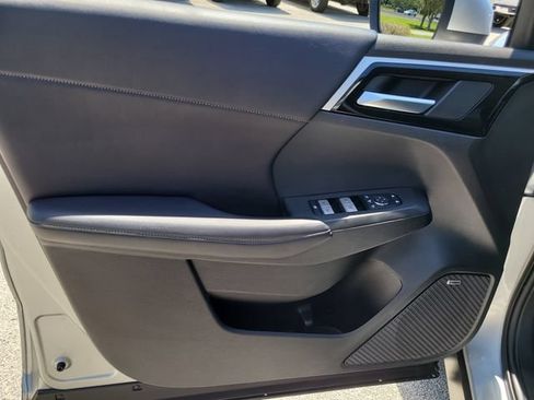 Used 2025 Mitsubishi Outlander SE FWD image 18