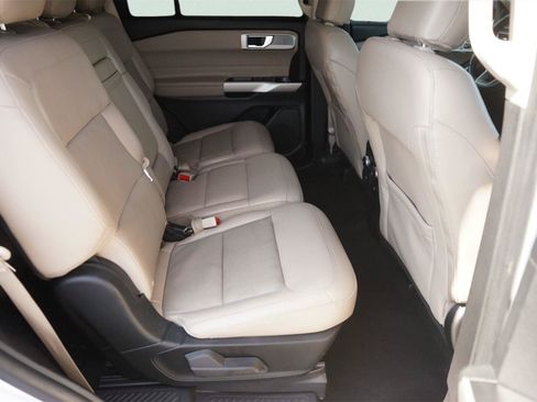Used 2021 Ford Explorer Limited w/ Equipment Group 301A RWD image 17